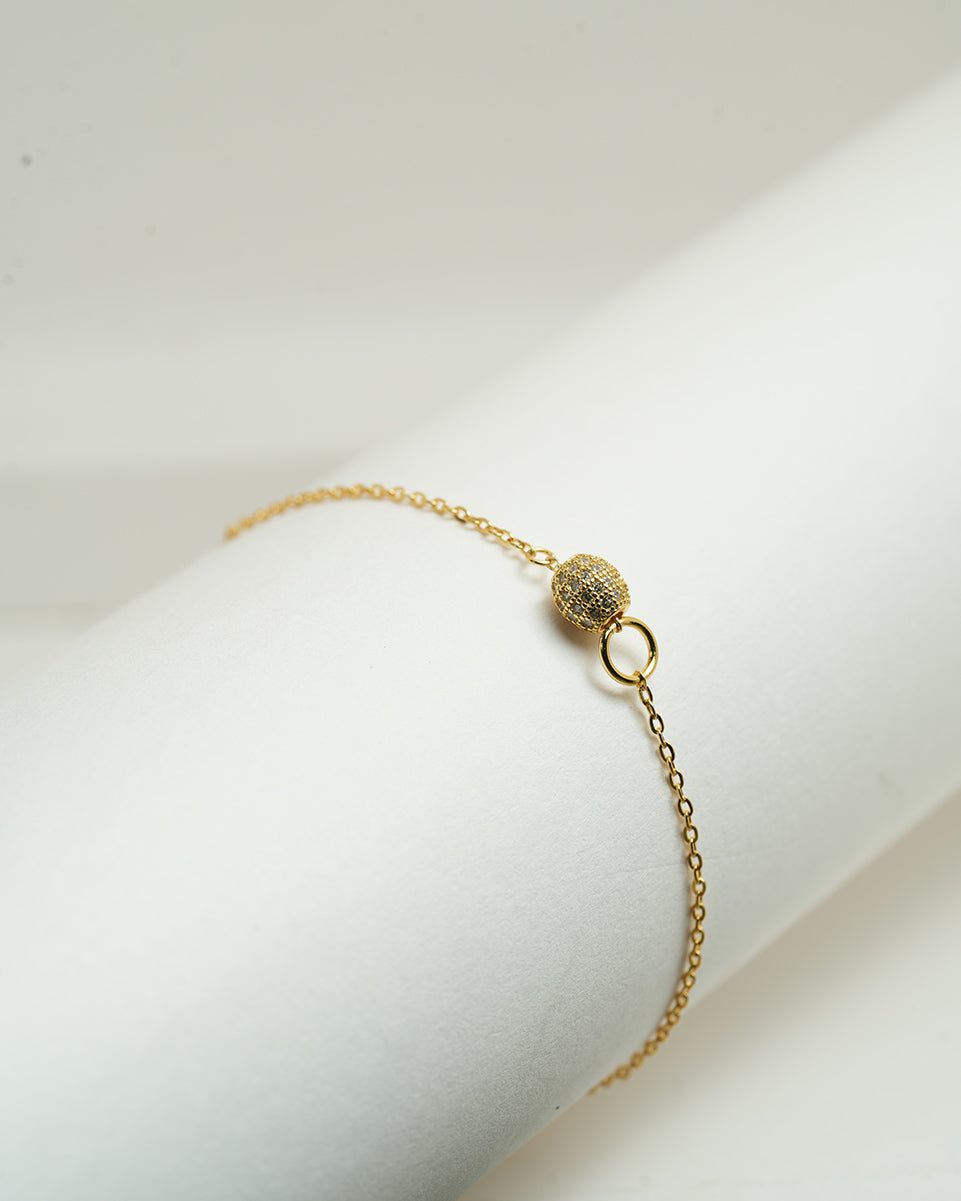 Close-up of the adjustable slider clasp on the PEHRO 925 Sterling Silver Celeste Slider Bracelet