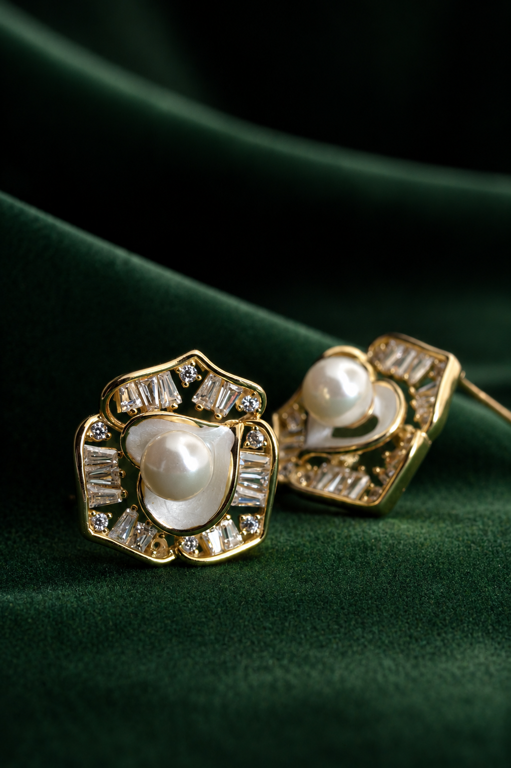 925 Sterling Silver Pearl Heart Stud Earrings