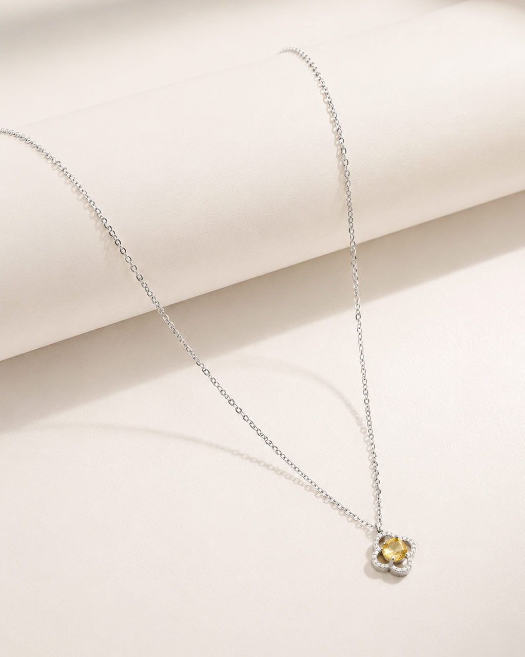 PEHRO 925 Sterling Silver Four-Leaf Clover Necklace with Orange Centre Stone