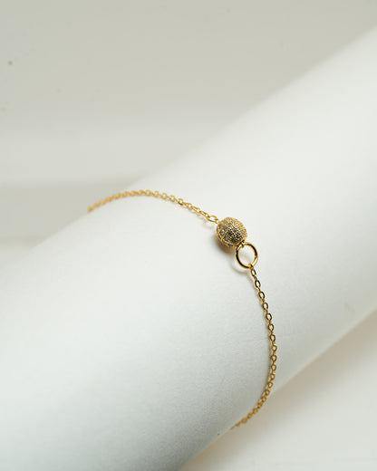 Close-up of the adjustable slider clasp on the PEHRO 925 Sterling Silver Celeste Slider Bracelet