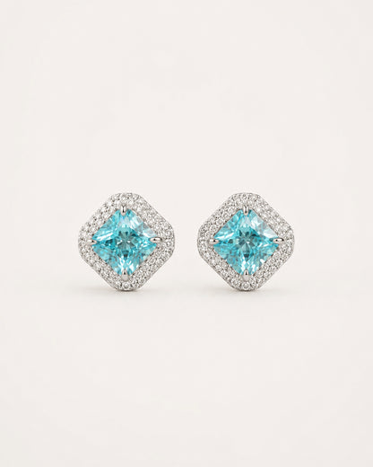 Discover PEHRO’s aquamarine stud earrings in 925 Sterling Silver, featuring a vivid blue aquamarine centre framed by brilliant stones for a refined finish.