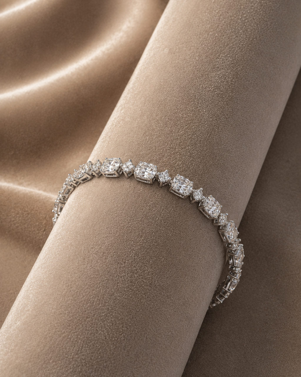 925 Sterling Silver emerald-cut tennis bracelet with alternating brilliant stones and rhodium plating by PEHRO